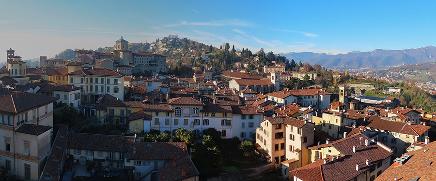Dalla Torre Civica vista verso il Seminario e San Vigilio
